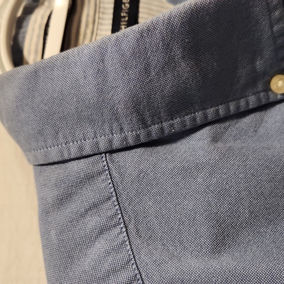 Men's Large Tommy Hilfiger blue button down collard shirt - Picture 7 of 8